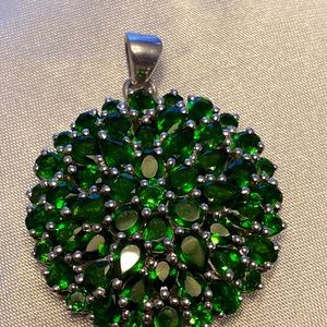 Green color, natural chrome diopside pendant
